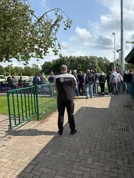 Inzet bij VV Alphia na verzoek WK Security – wedstrijd stilgelegd door extreem vuurwerk - 